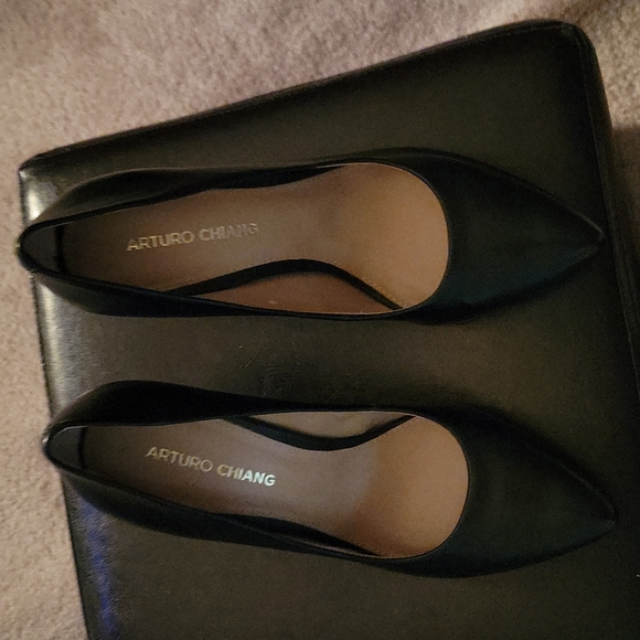 Women shoes - Picture 1 of 4